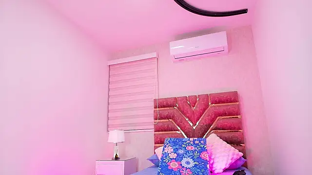 Snapshot of emma_madi chatting on November 2025 11:57:01 AM emma madi online show from November 2025 11:57:01 AM