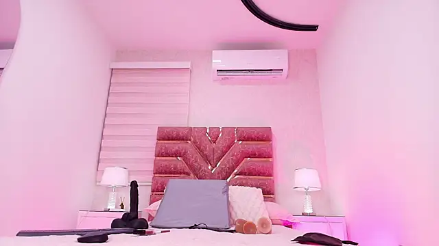 Snapshot of emma_madi chatting on November 2025 11:53:02 AM emma madi online show from November 2025 11:53:02 AM