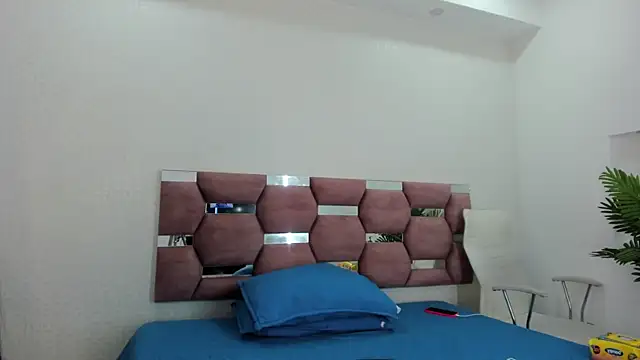 MelannyCollins   online show from January 2026 10:16:02 PM