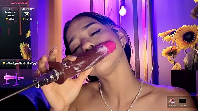 Snapshot of RACHELRUIZ chatting on February 2026 04:37:01 PM RACHELRUIZ online show from February 2026 04:37:01 PM