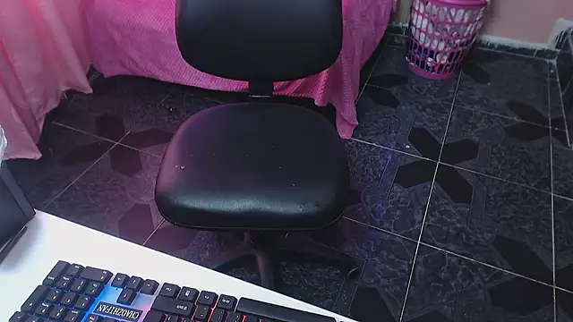 alaia blue online show from December 2025 01:43:02 PM