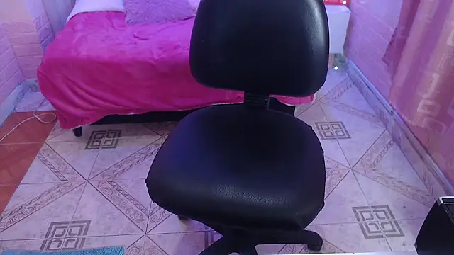 alaia blue online show from November 2025 01:44:02 PM