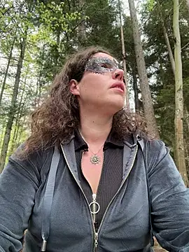 Nadja Noir online show from April 2026 12:17:01 PM