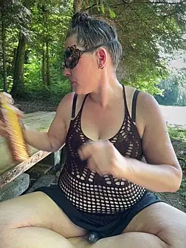 Nadja Noir online show from May 2026 03:44:02 PM