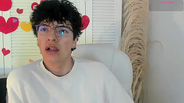 miilo wolf online show from September 2025 12:49:02 PM