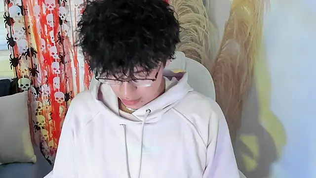 miilo wolf online show from October 2025 12:17:01 PM