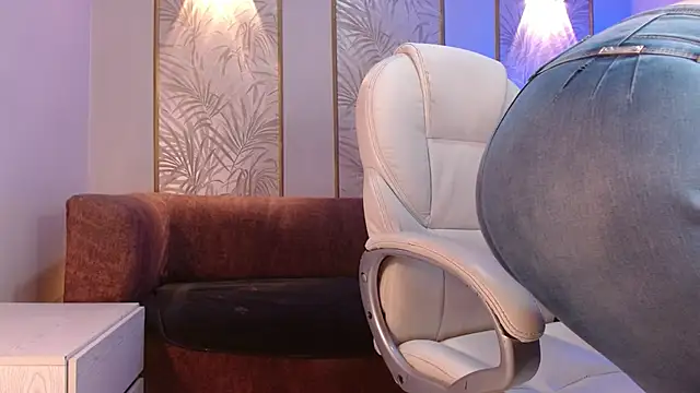 Snapshot of Amie_gh chatting on October 2025 11:23:01 AM Amie gh online show from October 2025 11:23:01 AM