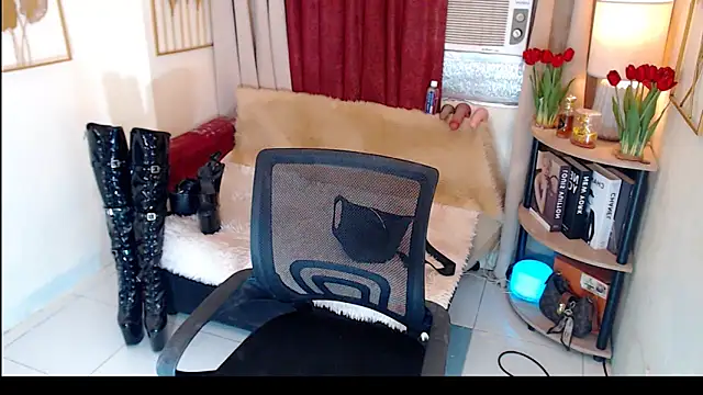 KYLINE WIILLS online show from February 2026 10:01:02 AM