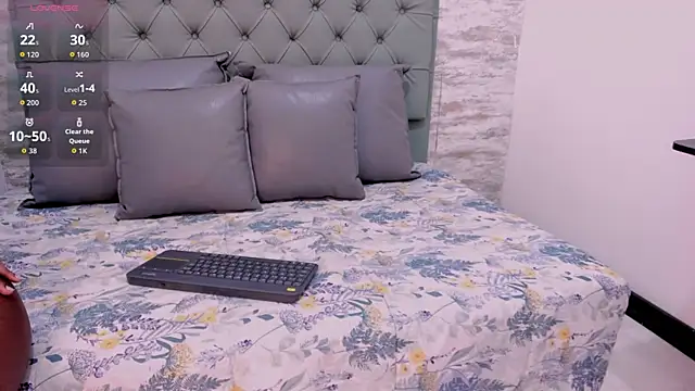Mistt Mia online show from September 2025 08:37:02 PM