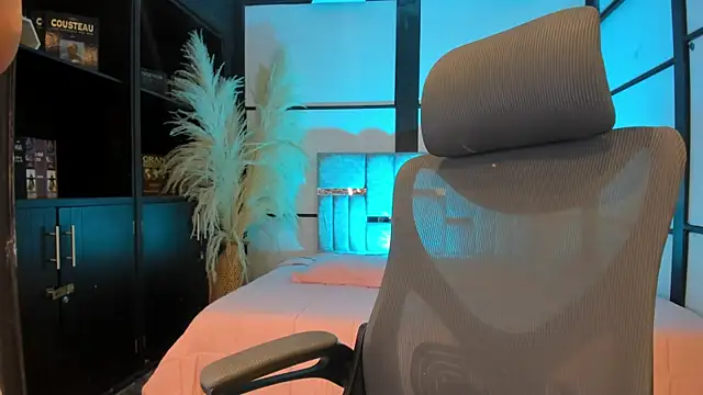 SamaraAnders  online show from April 2026 05:01:02 AM