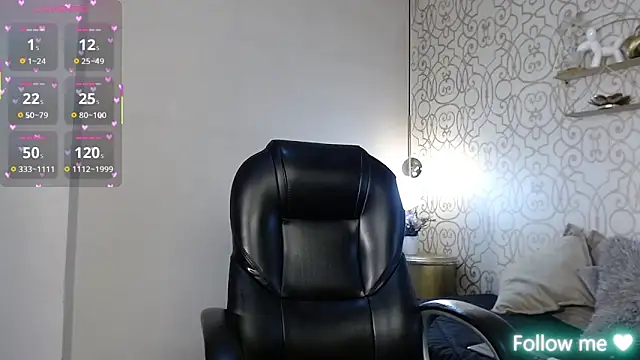 Lucigh  online show from November 2025 07:39:01 PM