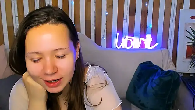 Snapshot of Laura_Ellinss chatting on October 2025 12:36:02 AM Laura Ellinss online show from October 2025 12:36:02 AM