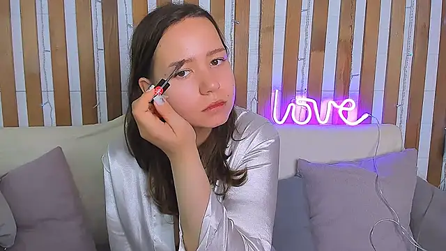 Snapshot of Laura_Ellinss chatting on September 2025 06:59:01 AM Laura Ellinss online show from September 2025 06:59:01 AM