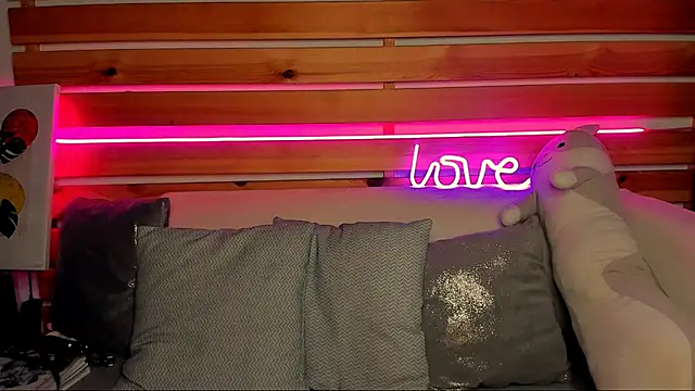 Snapshot of Laura_Ellinss chatting on September 2025 08:30:01 AM Laura Ellinss online show from September 2025 08:30:01 AM