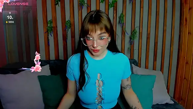 Emily Tylerr online show from October 2025 01:07:02 AM