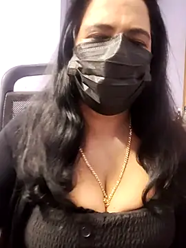 mallu-lover online show from November 2025 02:11:01 PM