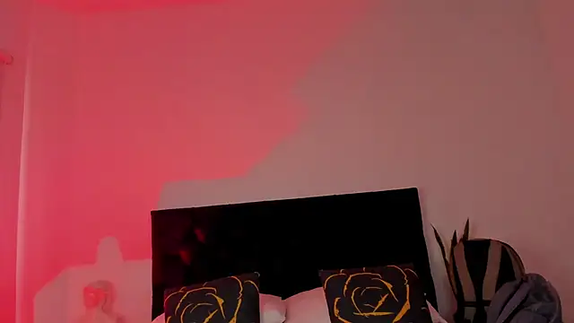 Snapshot of NoahLux chatting on September 2025 06:59:02 PM NoahLux online show from September 2025 06:59:02 PM