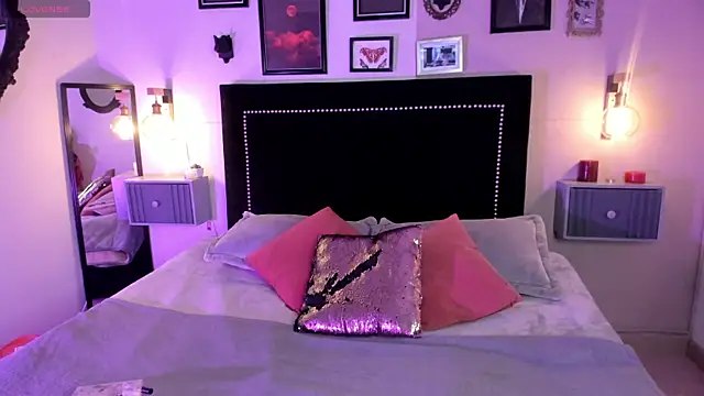Snapshot of pinkk_deemon chatting on June 2026 01:22:02 PM pinkk deemon online show from June 2026 01:22:02 PM