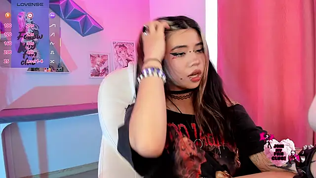 Snapshot of pinkk_deemon chatting on January 2026 02:01:01 PM pinkk deemon online show from January 2026 02:01:01 PM