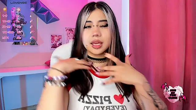 Snapshot of pinkk_deemon chatting on January 2026 02:22:01 PM pinkk deemon online show from January 2026 02:22:01 PM