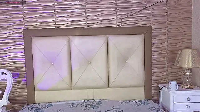 Miladiosa online show from May 2026 12:44:01 PM