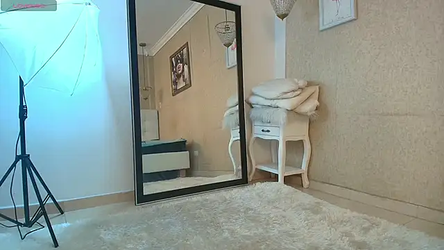 Miladiosa online show from December 2025 06:23:01 PM