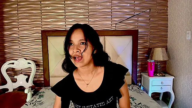 Miladiosa online show from May 2026 12:49:02 PM