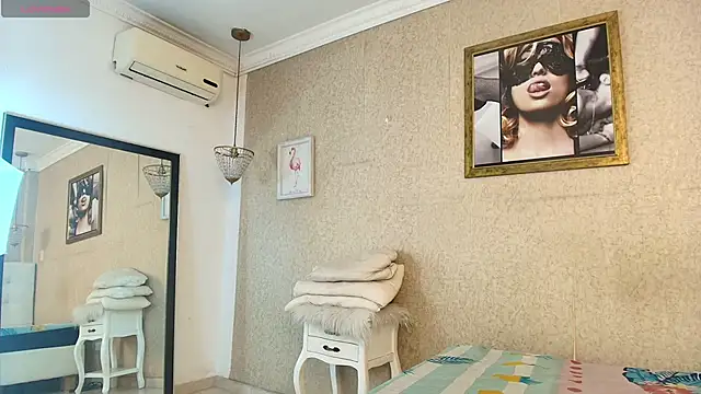 Miladiosa online show from December 2025 12:10:01 PM