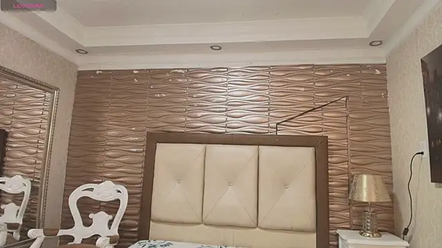 Miladiosa online show from April 2026 12:23:01 PM