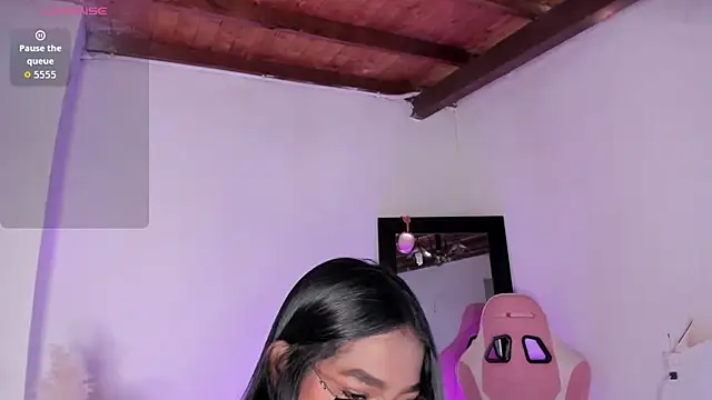 IsaGodess online show from October 2025 07:44:02 PM