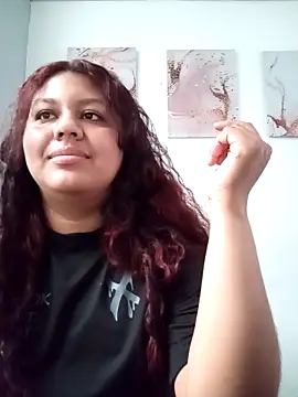 CloeStron online show from November 2025 03:48:01 PM