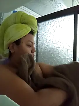 CloeStron online show from November 2025 10:54:01 AM