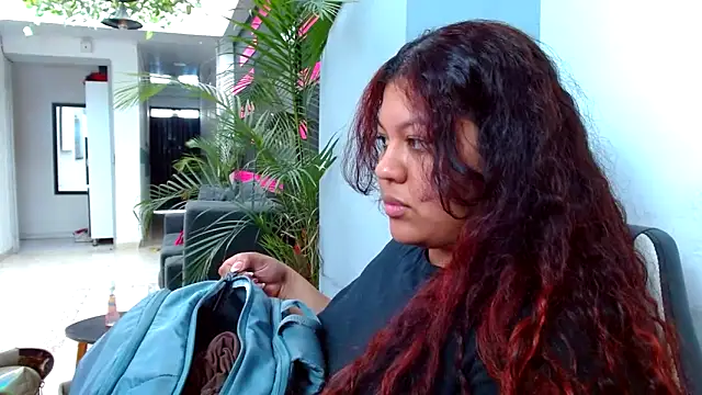 CloeStron online show from November 2025 04:18:02 PM