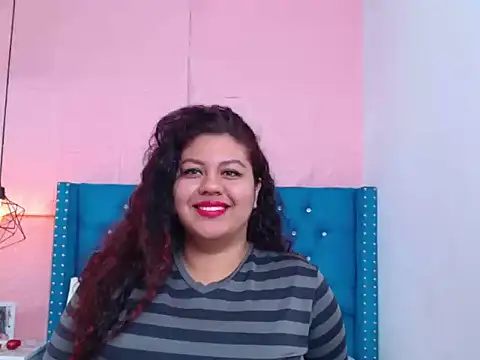 CloeStron online show from October 2025 12:04:01 PM