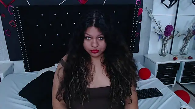 Snapshot of CloeStron chatting on September 2025 12:33:01 PM CloeStron online show from September 2025 12:33:01 PM