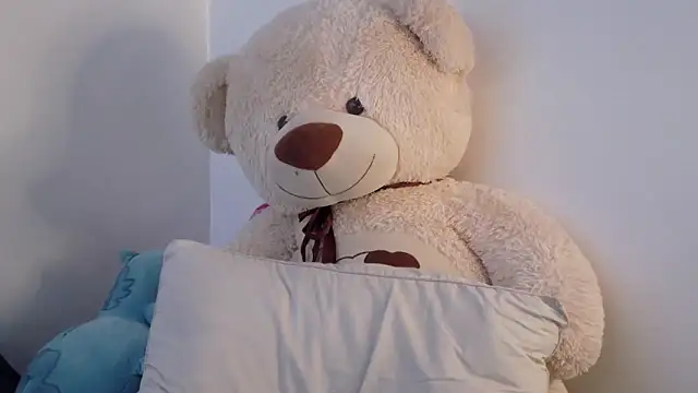 Snapshot of lunnaa_ chatting on November 2025 03:43:01 AM lunnaa online show from November 2025 03:43:01 AM