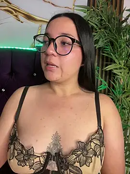 Snapshot of sara_roy04_ chatting on October 2025 03:40:02 AM sara roy04 online show from October 2025 03:40:02 AM