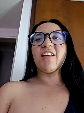 Snapshot of sara_roy04_ chatting on October 2025 03:52:02 AM sara roy04 online show from October 2025 03:52:02 AM