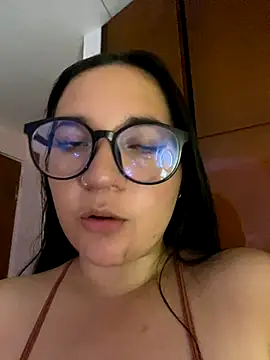 Snapshot of sara_roy04_ chatting on September 2025 03:21:01 AM sara roy04 online show from September 2025 03:21:01 AM