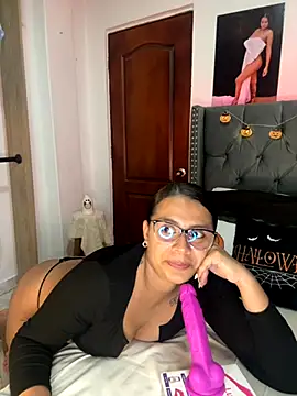 ema zoe online show from October 2025 12:12:01 AM