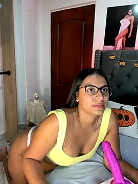 ema zoe online show from October 2025 12:01:01 AM