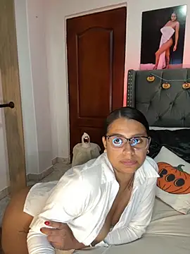 ema zoe online show from October 2025 12:09:01 AM