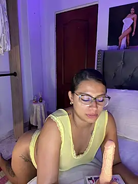 Snapshot of ema_zoe chatting on July 2026 12:00:02 AM ema zoe online show from July 2026 12:00:02 AM
