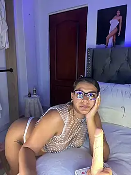 Snapshot of ema_zoe chatting on July 2026 12:35:02 AM ema zoe online show from July 2026 12:35:02 AM