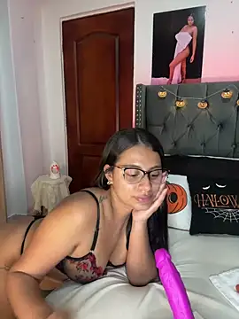 ema zoe online show from October 2025 12:01:02 AM