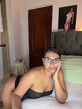 Snapshot of ema_zoe chatting on June 2026 10:37:01 PM ema zoe online show from June 2026 10:37:01 PM