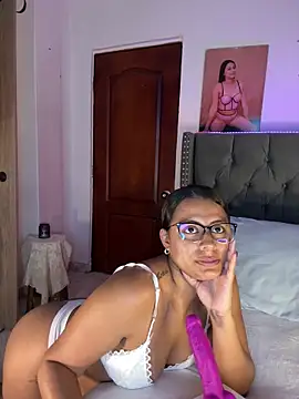 ema zoe online show from May 2026 01:02:01 AM