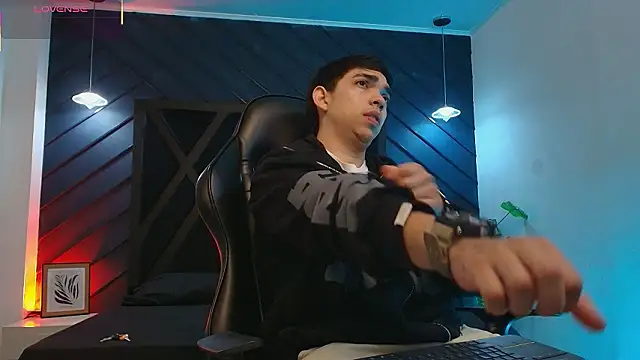 Eryonbradley online show from March 2026 11:29:02 AM