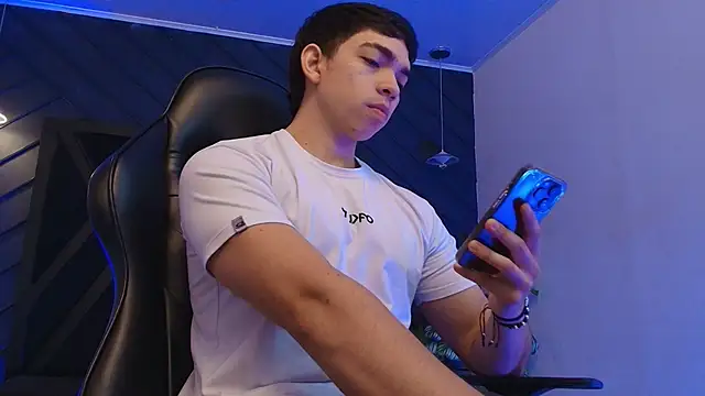 Eryonbradley online show from March 2026 11:28:02 AM