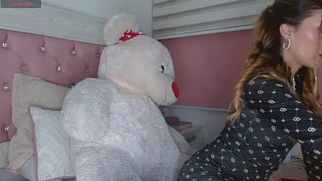 Snapshot of Ayleen_m chatting on September 2025 06:13:02 AM Ayleen m online show from September 2025 06:13:02 AM